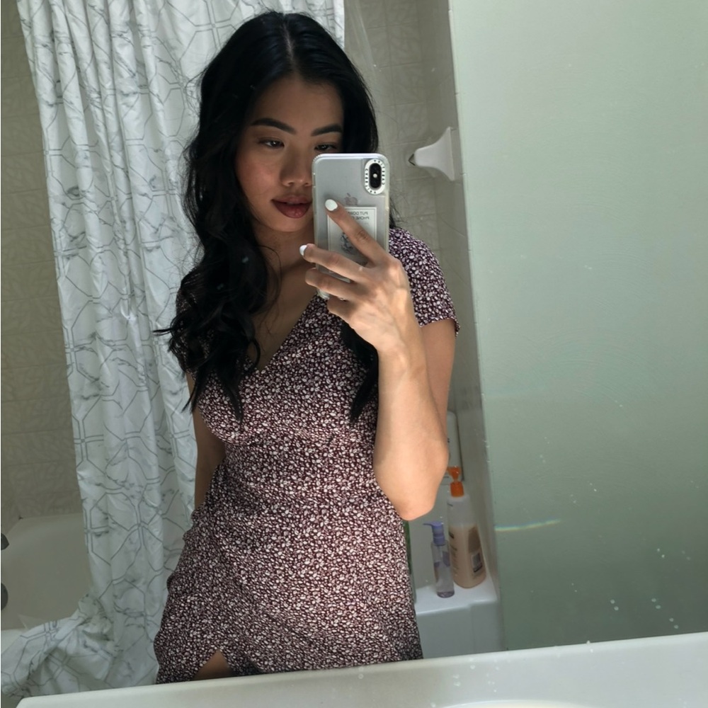 Abercrombie & Fitch Burgundy pattern ditzy floral v-neck short sleeve midi dress - Picture 4 of 11